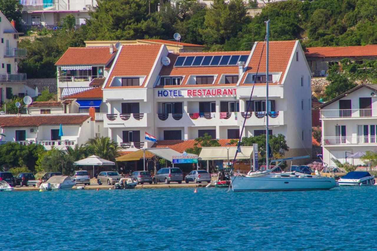 House Hotel Plava Laguna Tisno Exteriér fotografie