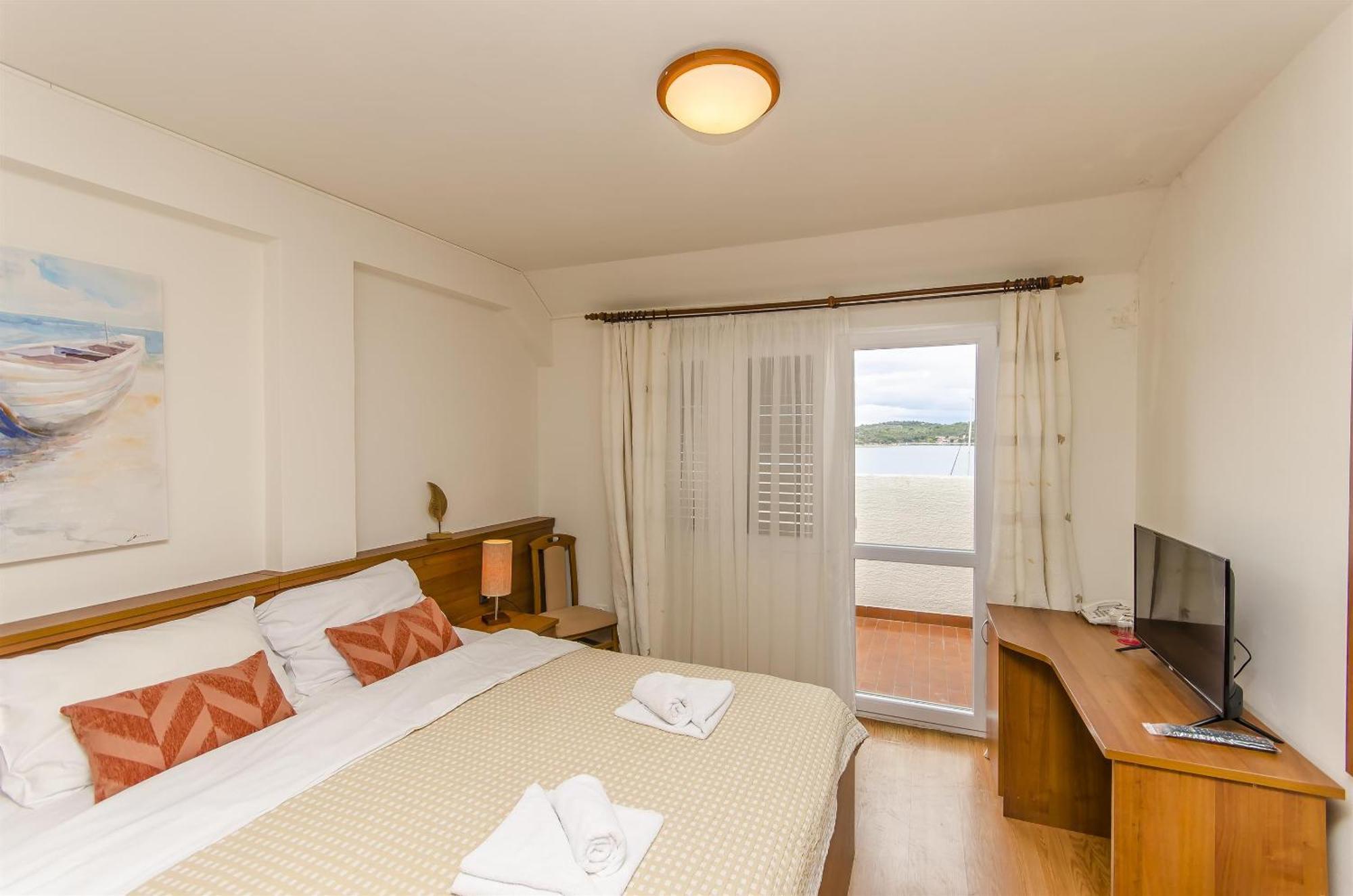 House Hotel Plava Laguna Tisno Exteriér fotografie
