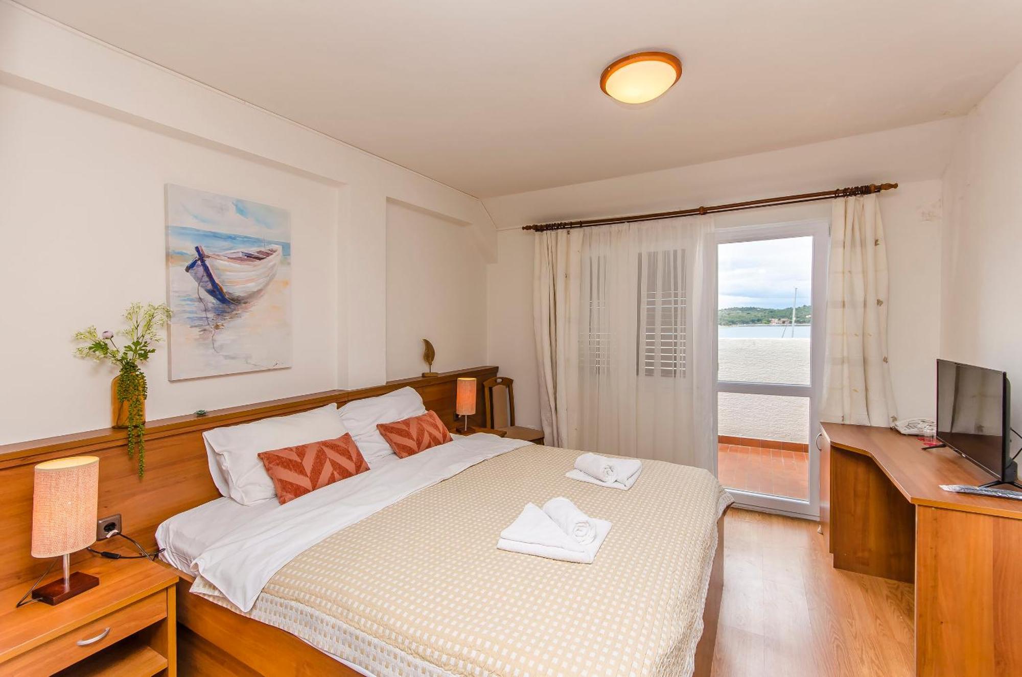House Hotel Plava Laguna Tisno Exteriér fotografie