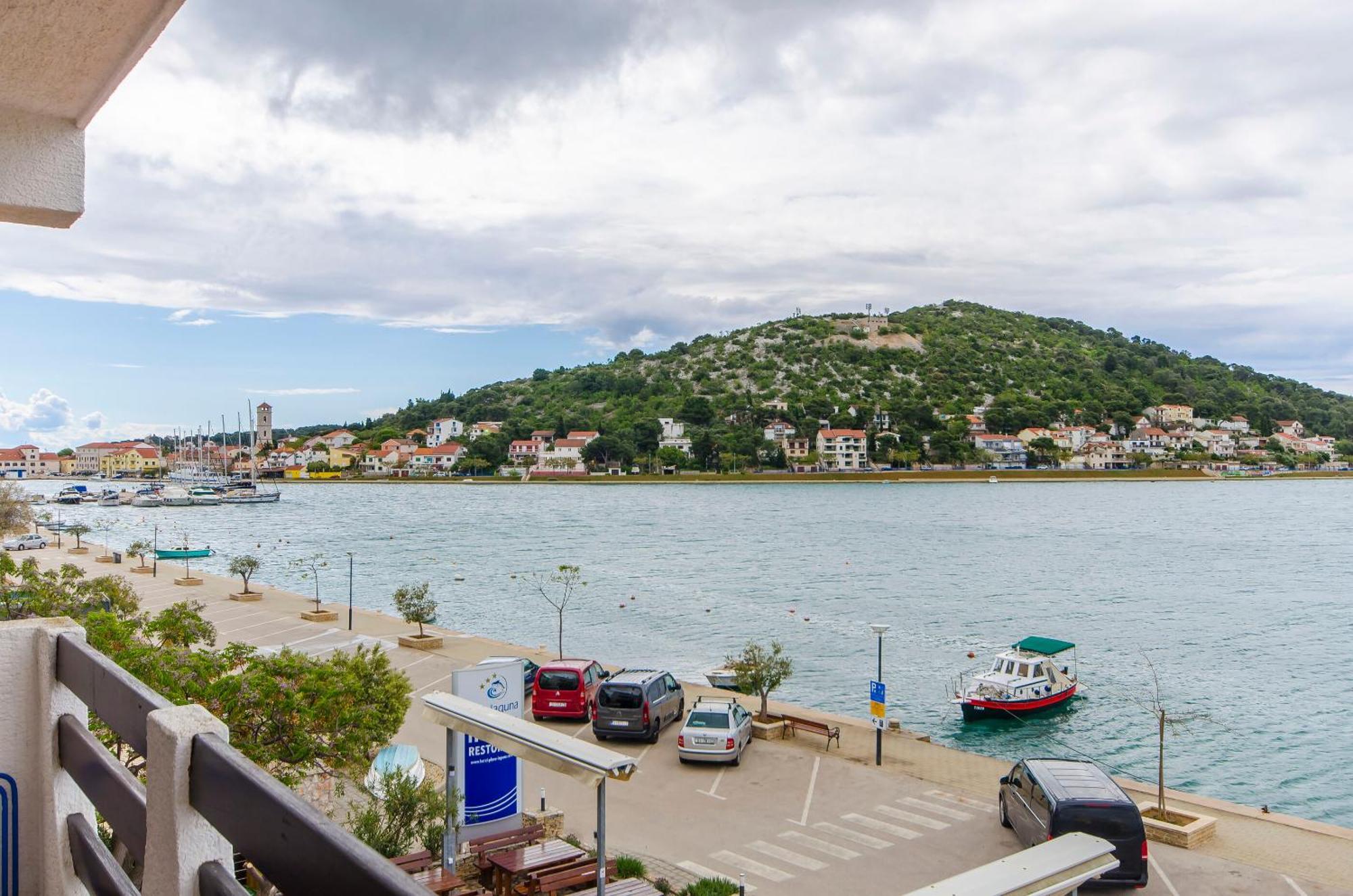 House Hotel Plava Laguna Tisno Pokoj fotografie