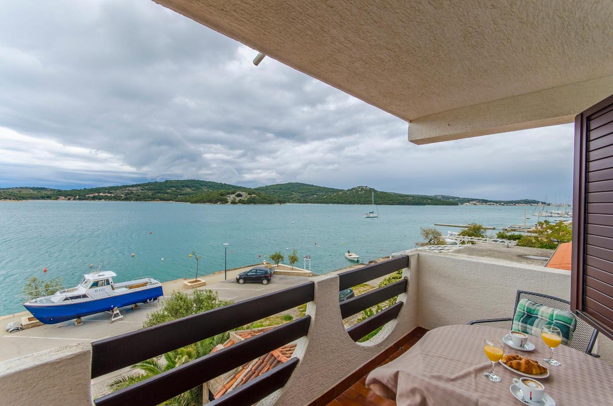 House Hotel Plava Laguna Tisno Pokoj fotografie