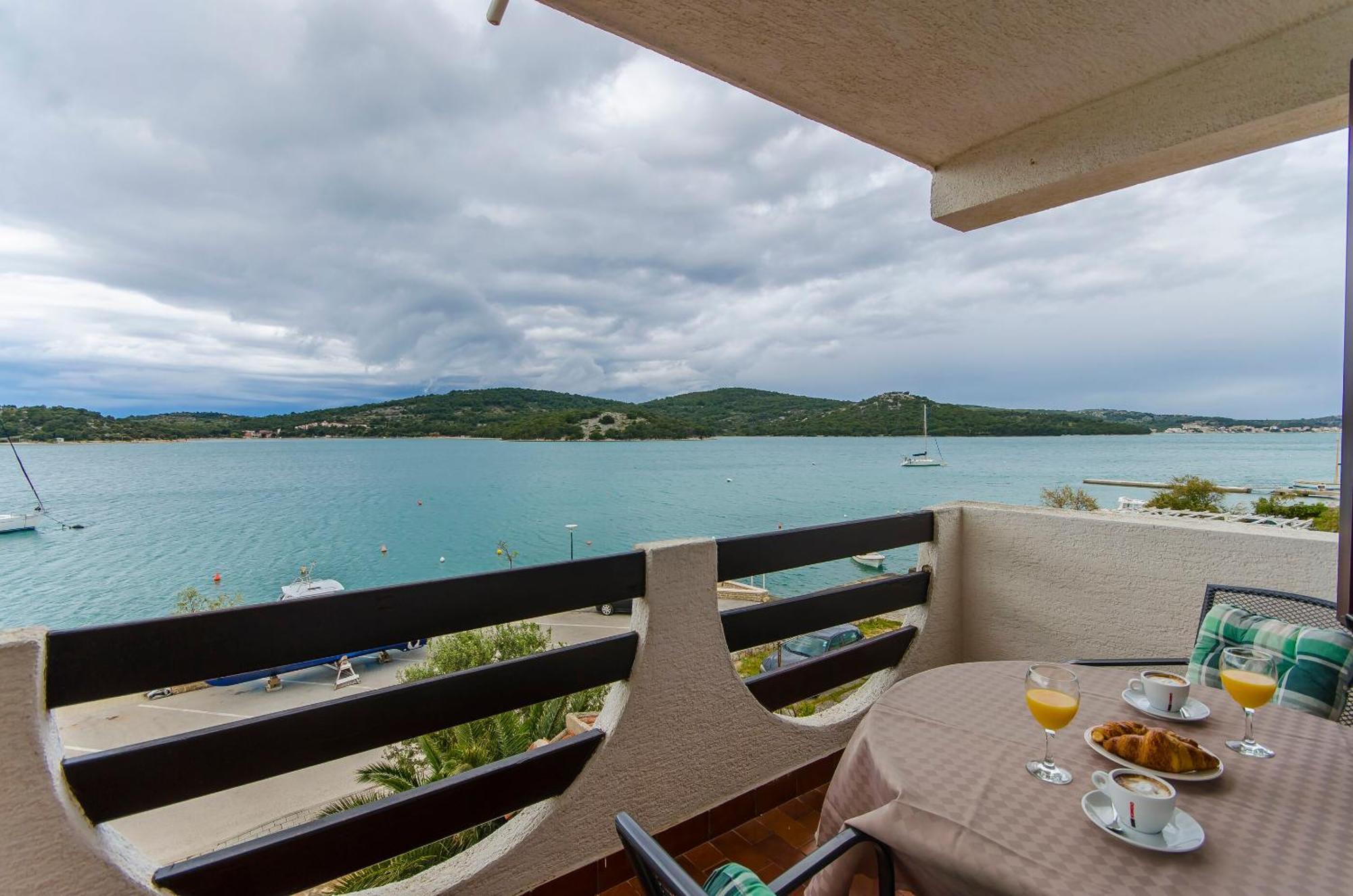 House Hotel Plava Laguna Tisno Pokoj fotografie